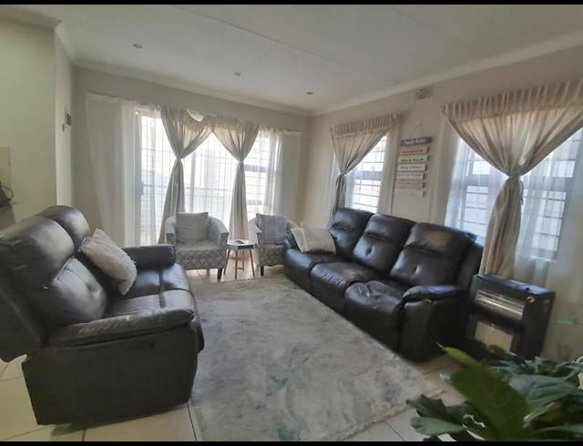 3 BEDROOM HOUSE FOR SALE IN ALBERTSDAL